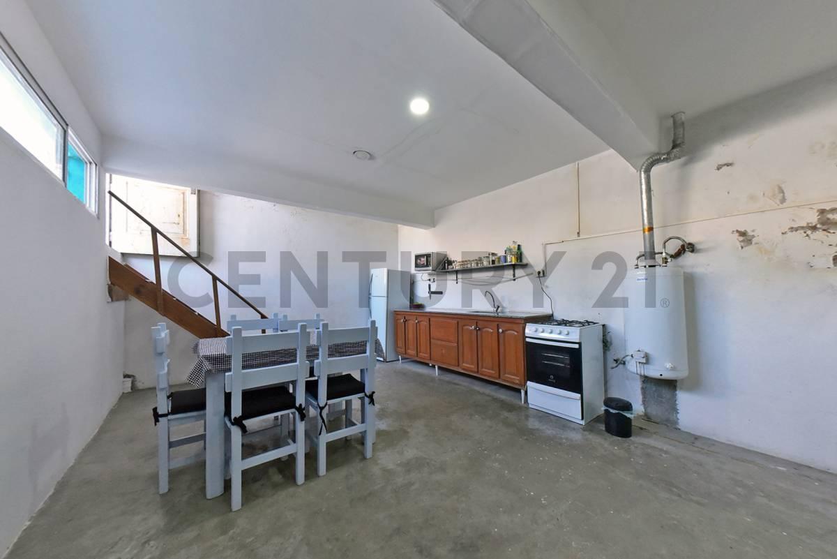 OPORTUNIDAD VENTA PH 4 AMBIENTES A REFACCIONAR CON TERRAZA Y BALCÓN EN BANFIELD — foto 1