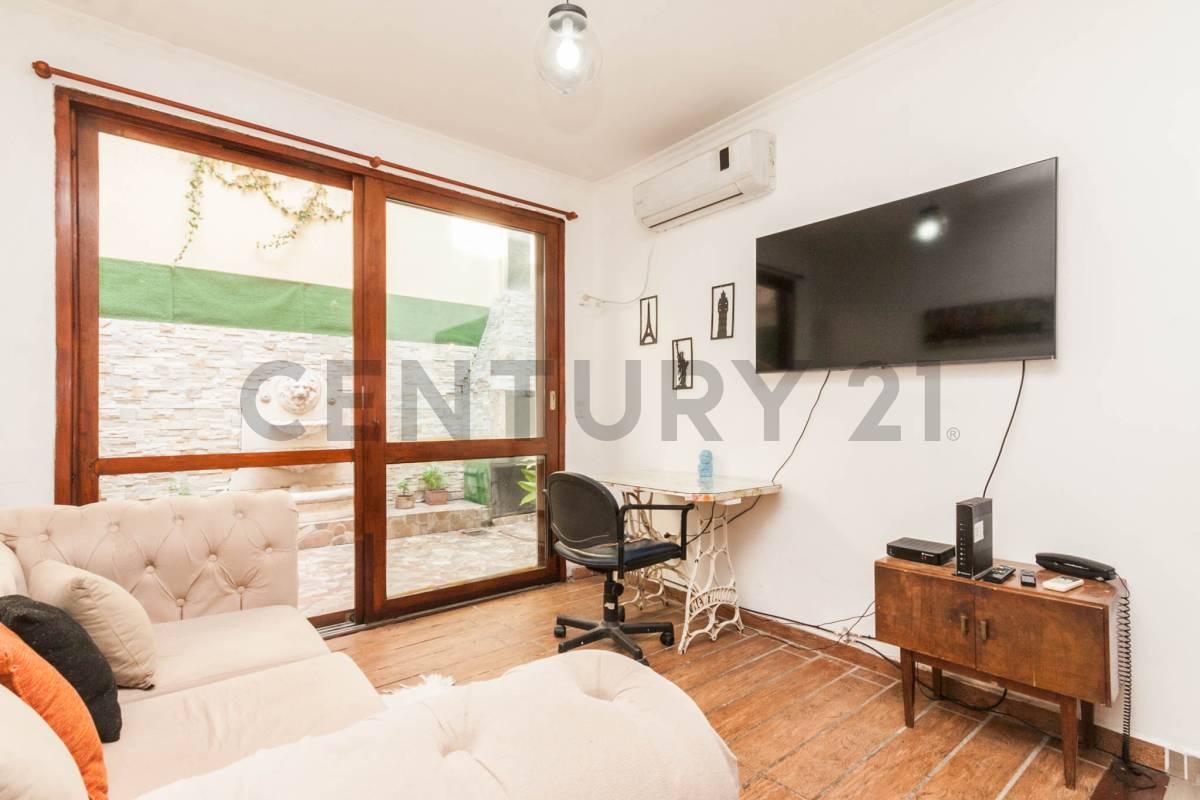 Depto 3 ambientes con patio y parrilla apto profesional en Lanusita — foto 1