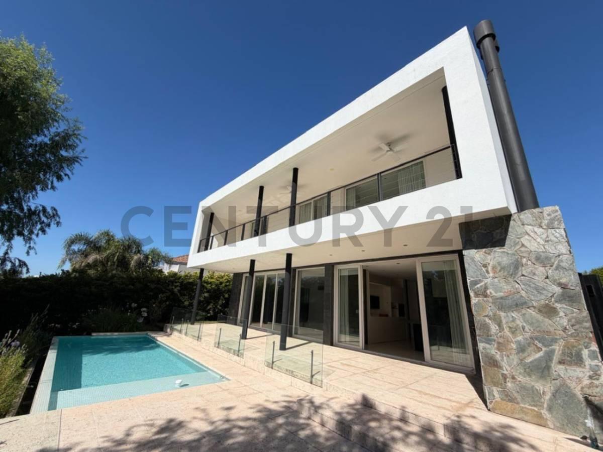 VENTA CASA 6 AMB EN BARRIO EL GOLF NORDELTA — foto 1