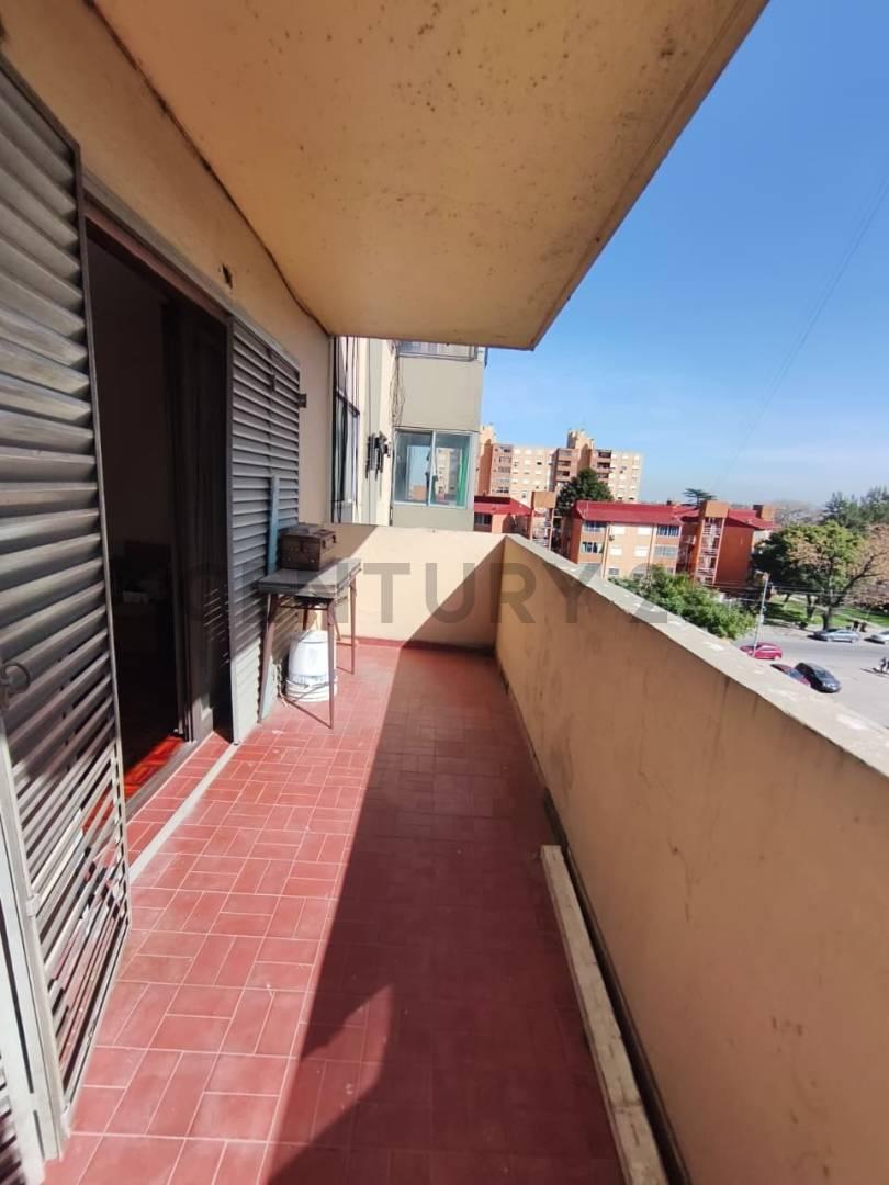 VENTA DPTO 4 AMB CON BALCÓN EN FLORES — foto 1