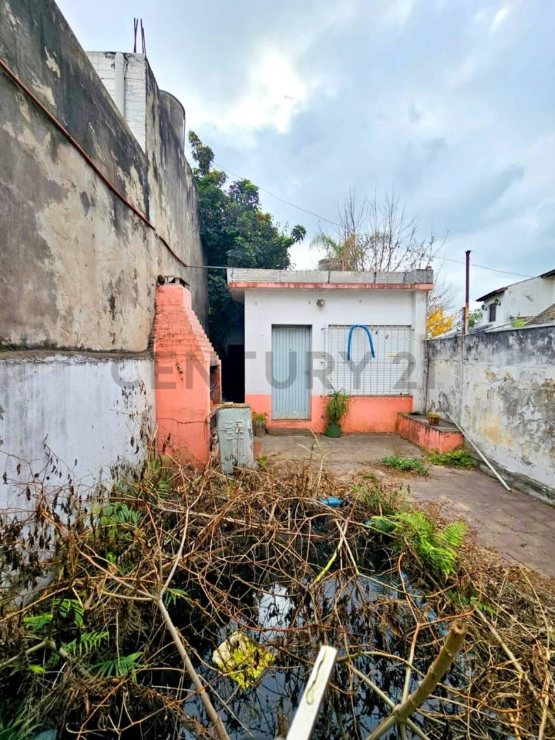 CASA A RECICLAR CON GRAN POTENCIAL – CENTRO DE MORÓN — foto 1