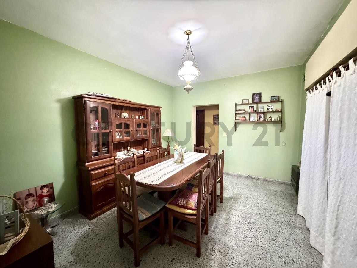 Casa en venta con proyecto de expansión en planta alta – Excelente ubicación en Barrio Las Malvinas — foto 1