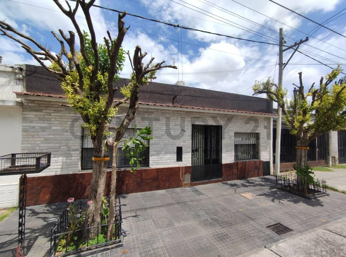 Amplia casa de 3 dormitorios, patio y parrillero. — foto 1