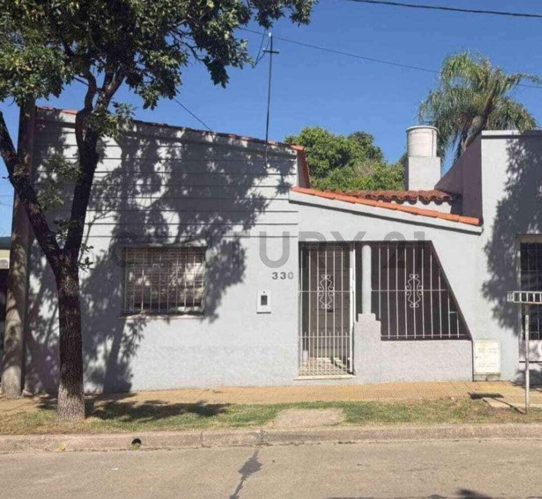 Casa de 2 dormitorios con cochera; en excelente ubicación — foto 1