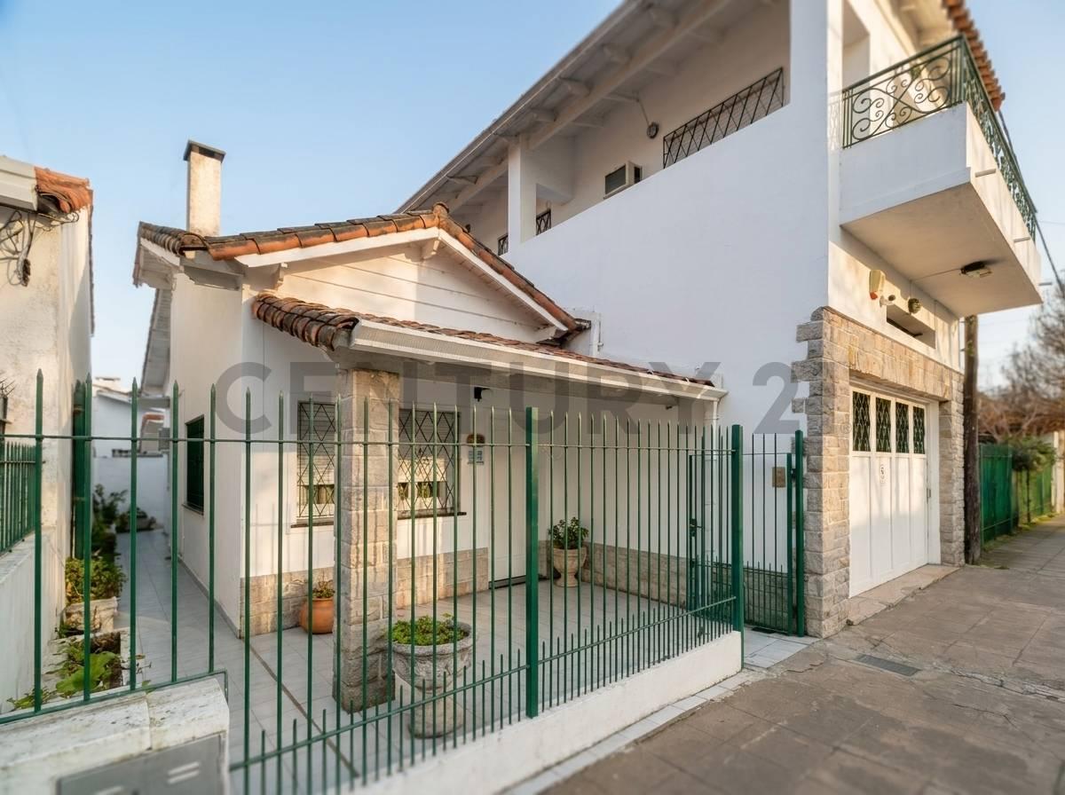 VENTA Casa 3 dormitorios, patio y pileta en venta City Bell. — foto 1