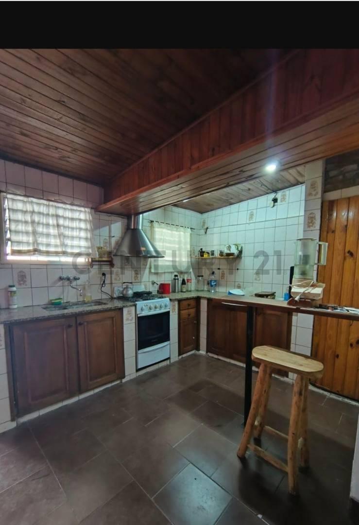 Casa en esquina 3 dormitorios + 2 cocheras | Patio y parrilla | 135 y 524 — foto 1