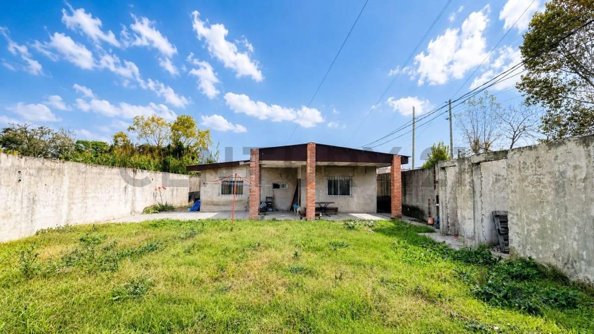 CASA EN VENTA 3 DORMITORIOS LOS HORNOS PARQUE Y GALERIA — foto 1