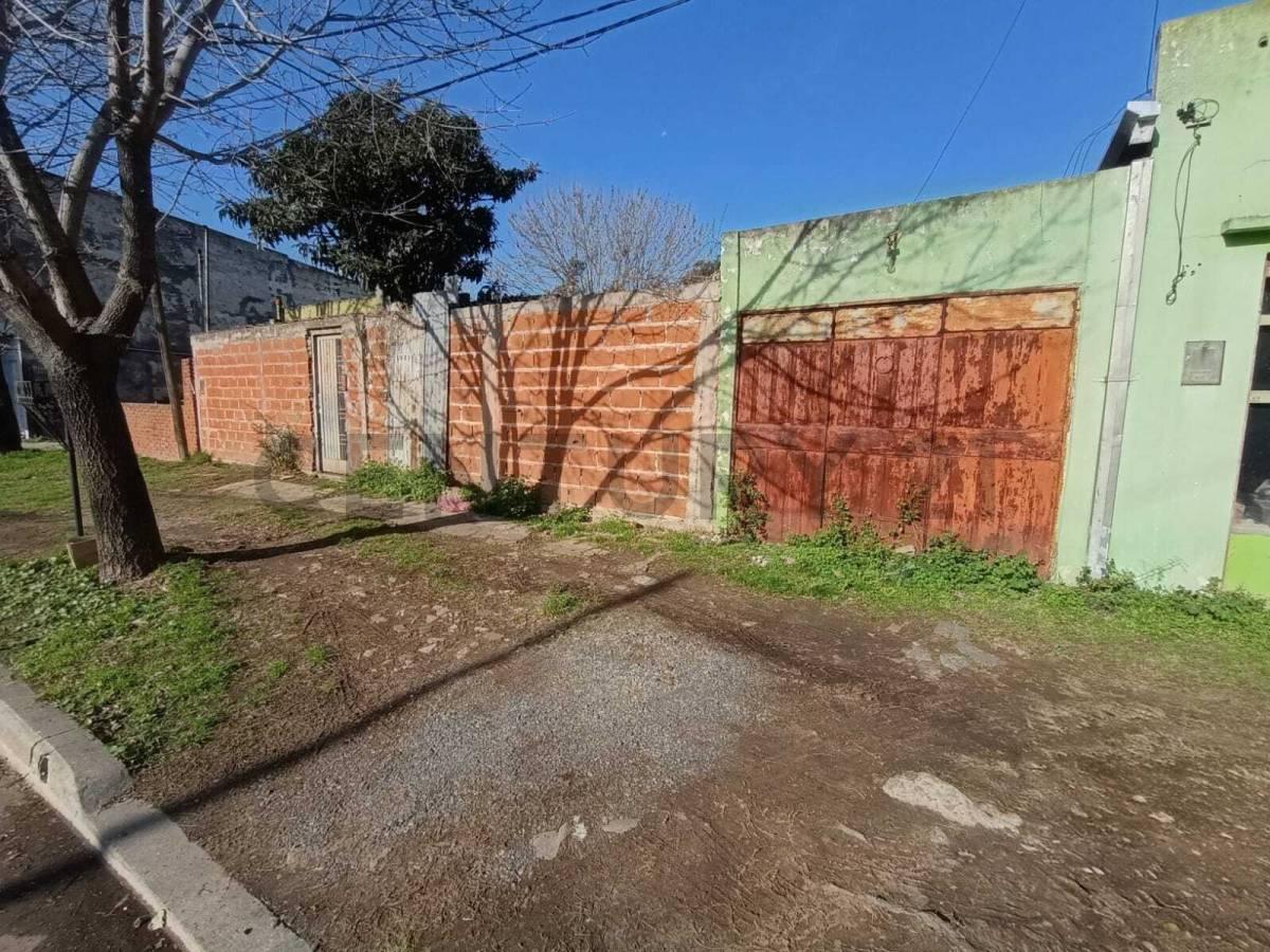 DEPARTAMENTO EN VENTA, CON LOCAL A REFACCIONAR Y CASA A DEMOLER — foto 1