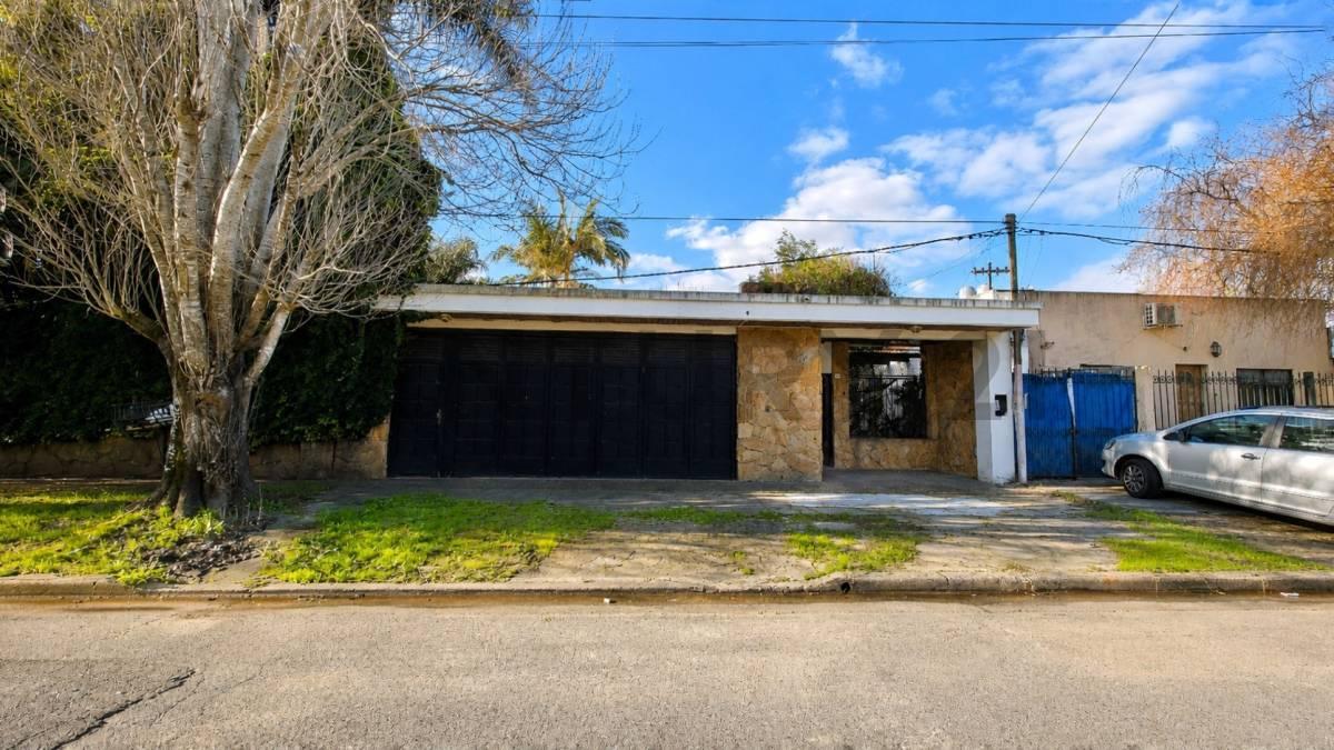 CASA EN VENTA A REFACCIONAR EN RINGUELET — foto 1