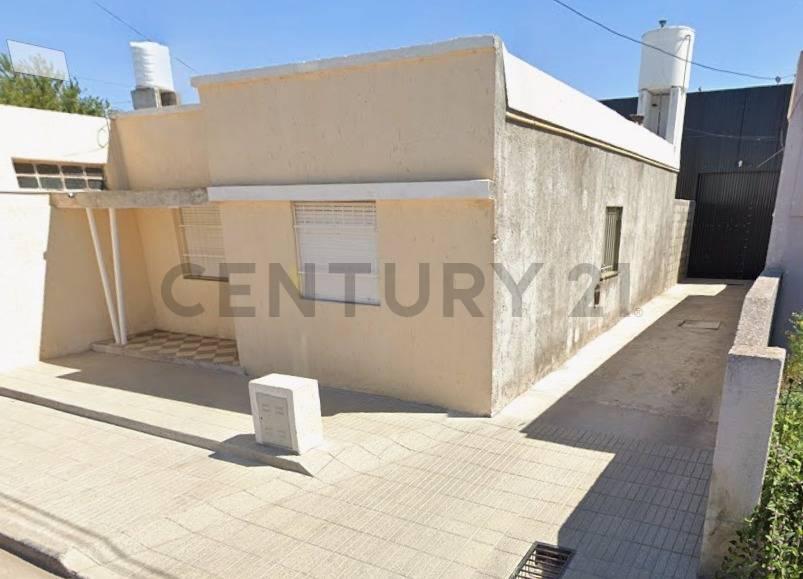 Casa 2 Dormitorios + Galpón con Departamento – Río Cuarto — foto 1