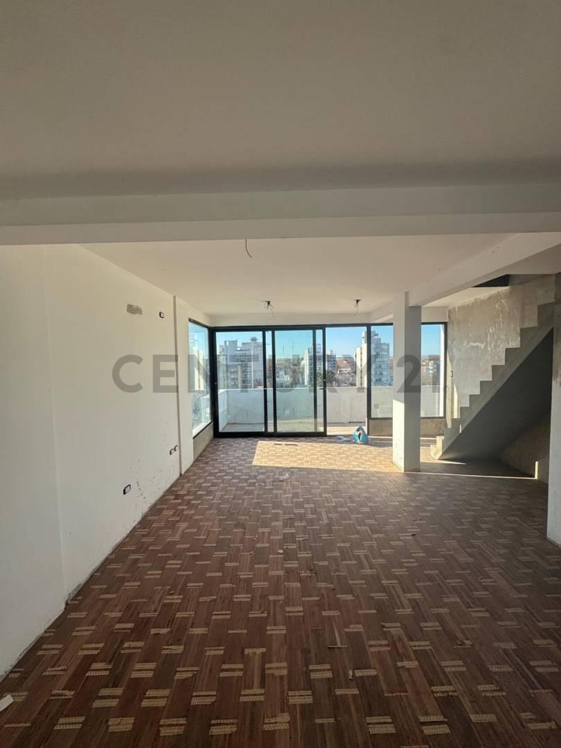 DEPARTAMENTO VENTA LA PLATA 2 DORMITORIOS DUPLEX A ESTRENAR COCHERA — foto 1