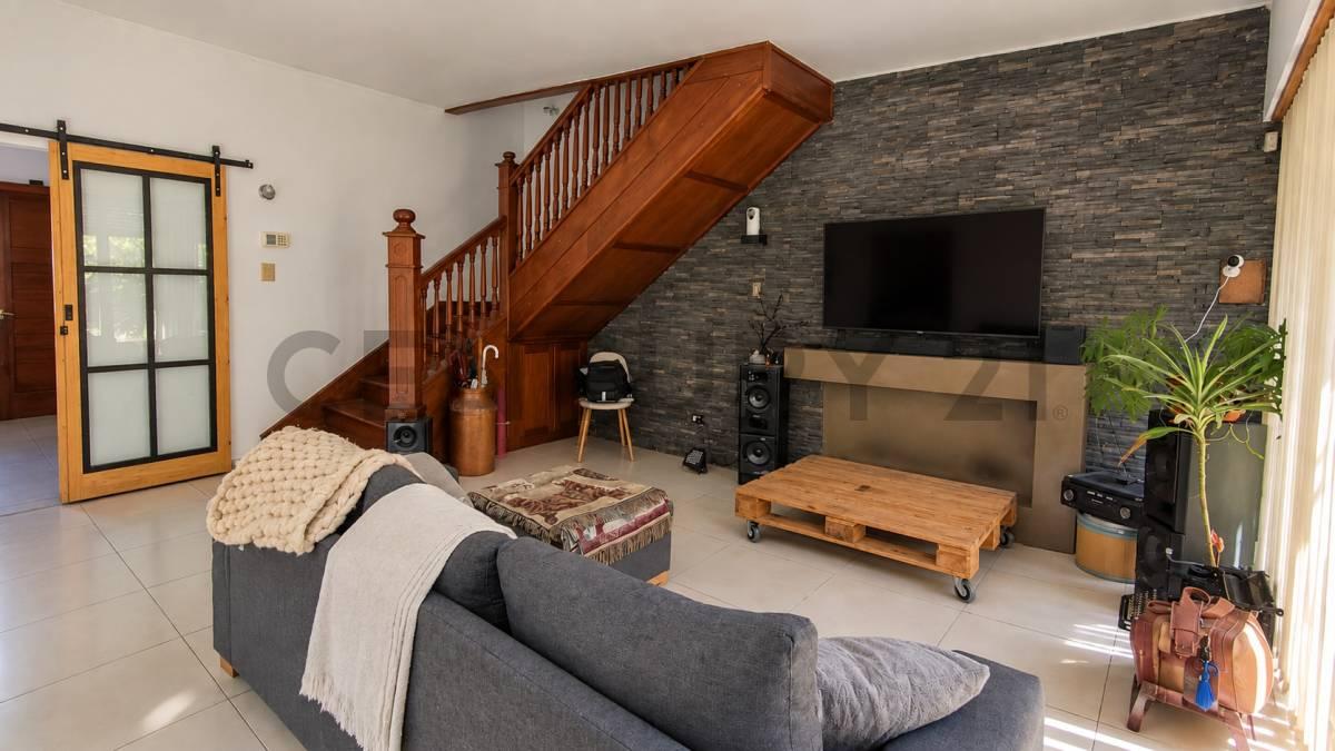 CASA VENTA LA PLATA 4 DORMITORIOS PILETA QUINCHO — foto 1