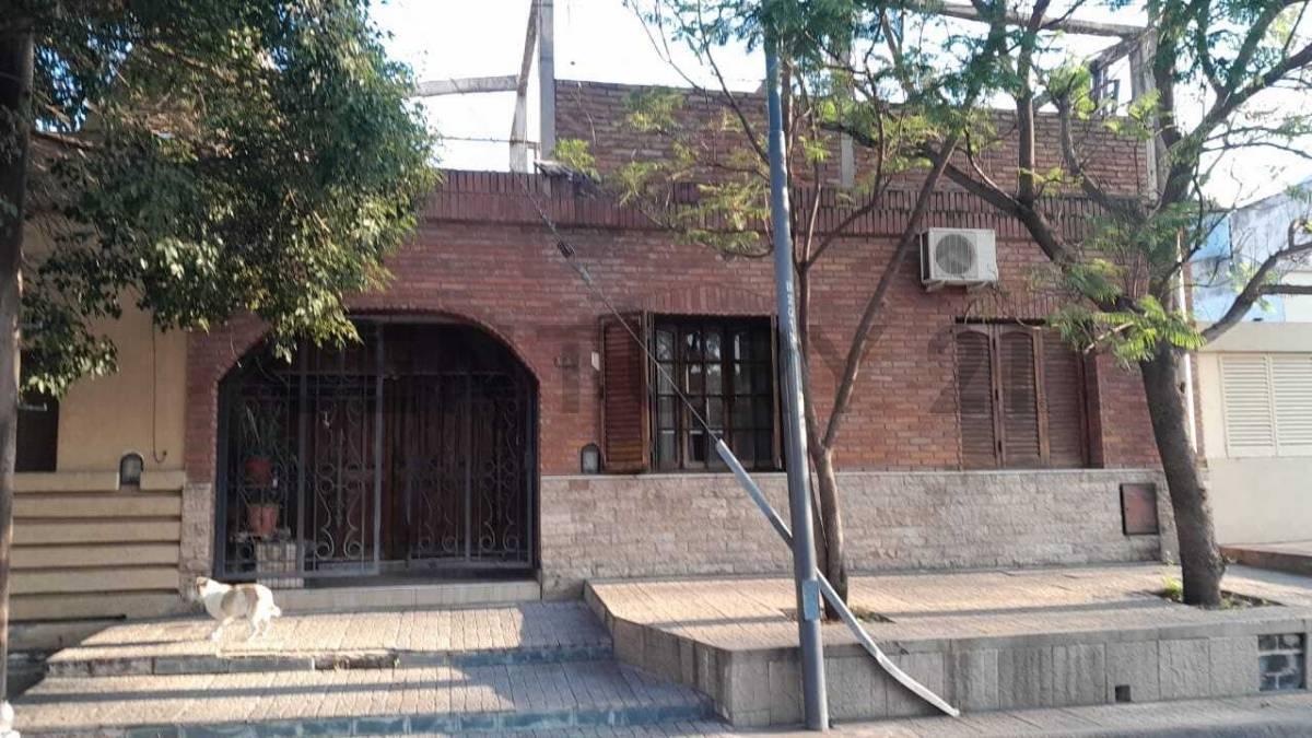Oportunidad en Providencia: Casa con Cochera, 2 Dorm, Patio y Posibilidad de Ampliación – Renovada a — foto 1