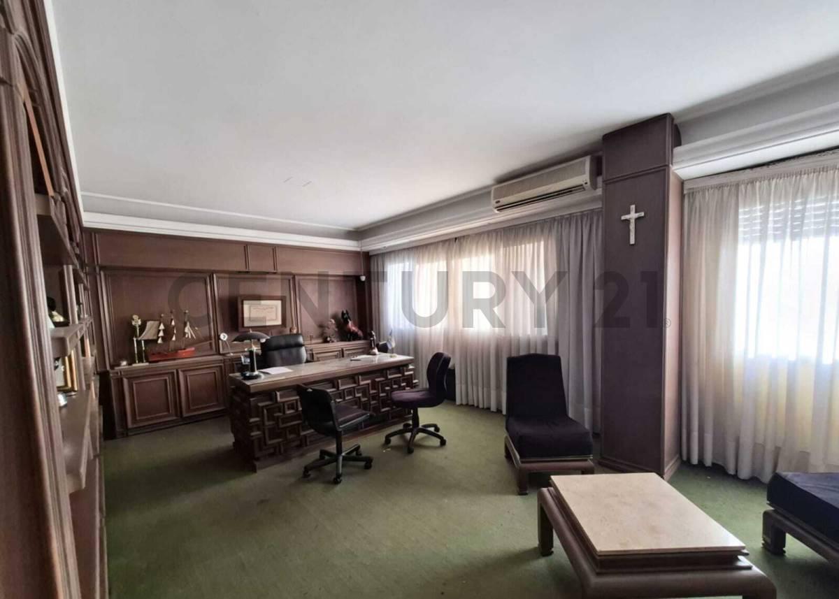 GRAN OFICINA EXCELENTE UBICACIÓN - RECEPCIÓN Y 5 PRIVADOS - — foto 1
