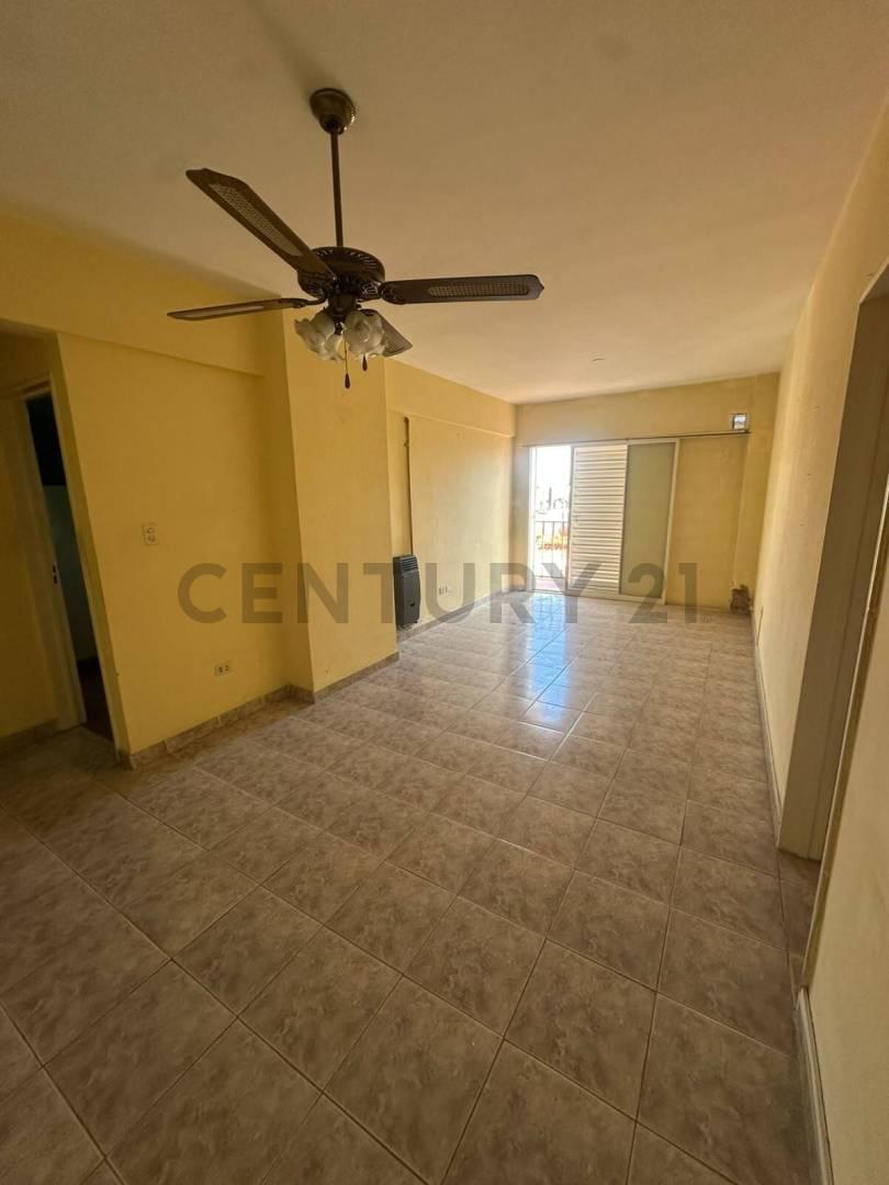 ¡OPORTUNIDAD ÚNICA EN BARRIO SAN MARTÍN! AMPLIO DEPARTAMENTO DE 3 DORMITORIOS — foto 1