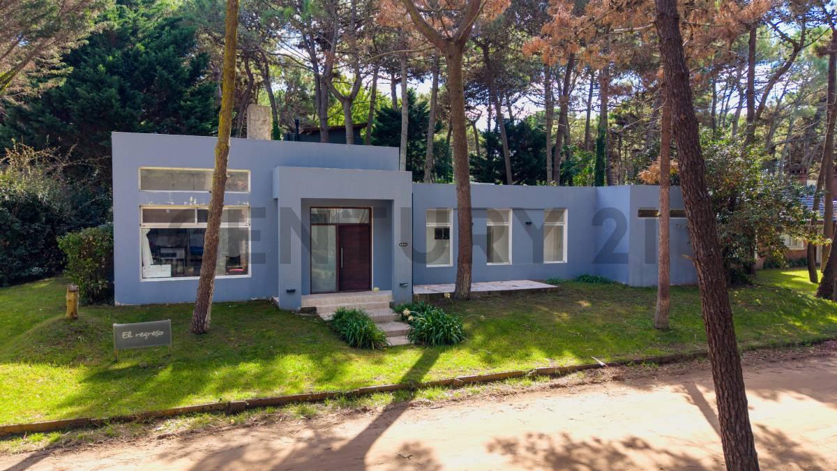 Venta de casa 5 Ambientes en Pinamar Norte con Parque y Parrilla Entorno Natural — foto 1