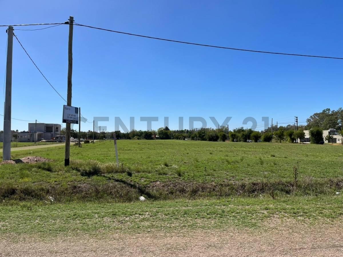 501 y 132. EXCELENTE LOTE PROPIO EN ESQUINA CON POSIBILIDAD — foto 1