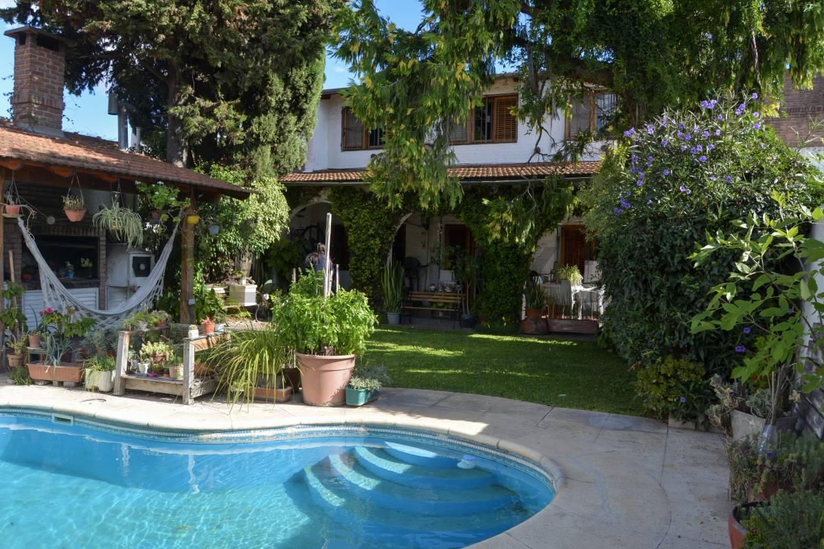 VENTA CASA 5 AMBIENTES CON PISCINA, HURLINGHAM — foto 1