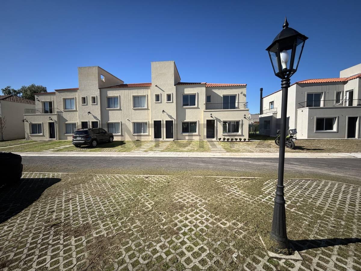 CASA TIPO Dúplex 4 Amb en Barrio La Angélica, Pilar | Jardín y Parrilla | Cochera | Seguridad — foto 1