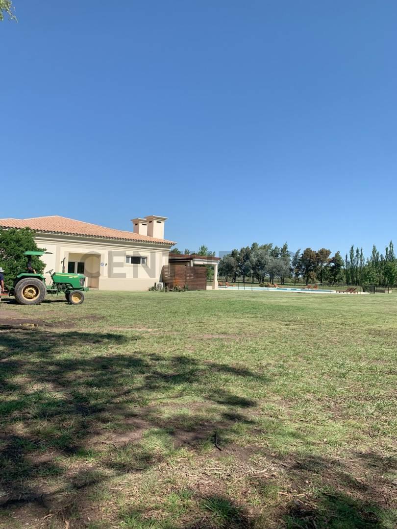 Lote 900 m² en Pinares Golf & CC | Capilla del Señor| Entorno Natural y Golf — foto 1