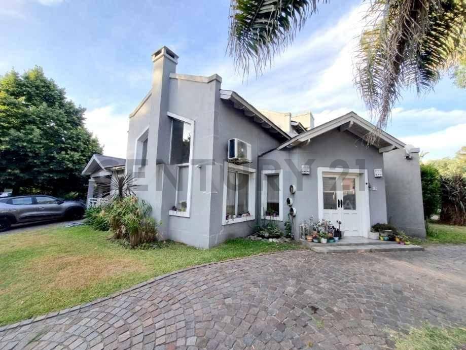VENTA Casa 5 Ambientes en Moreno Norte con Pileta, Quincho y Cochera — foto 1