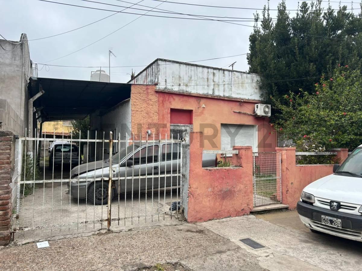 VENTA Terreno 10 x 31 aprox. con casa y pileta — foto 1