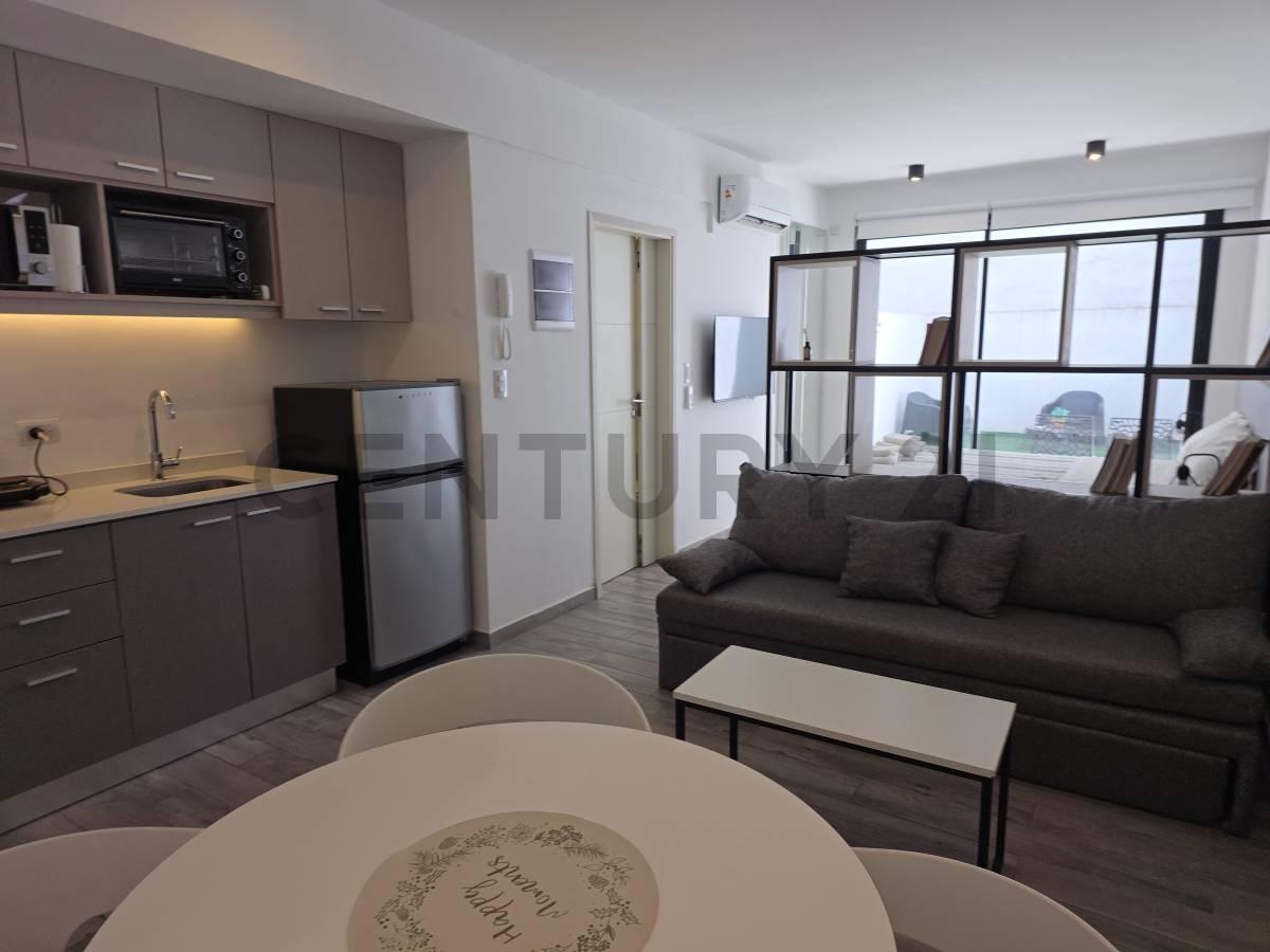 Moderno Monoambiente, Equipado y con Patio | Oportunidad Única — foto 1