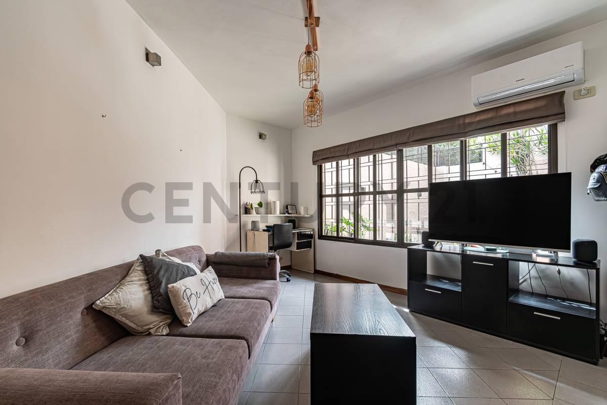 Casa 4 ambientes con cochera doble, quincho, terraza y SUM, en Ramos Mejía, Apto Crédito — foto 1