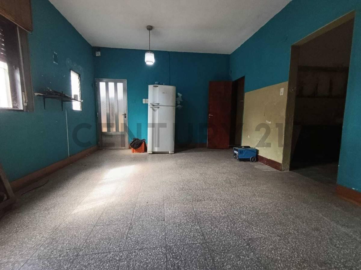 CASA EN VENTA BURZACO AMPLIO JARDIN 4 AMBIENTES — foto 1