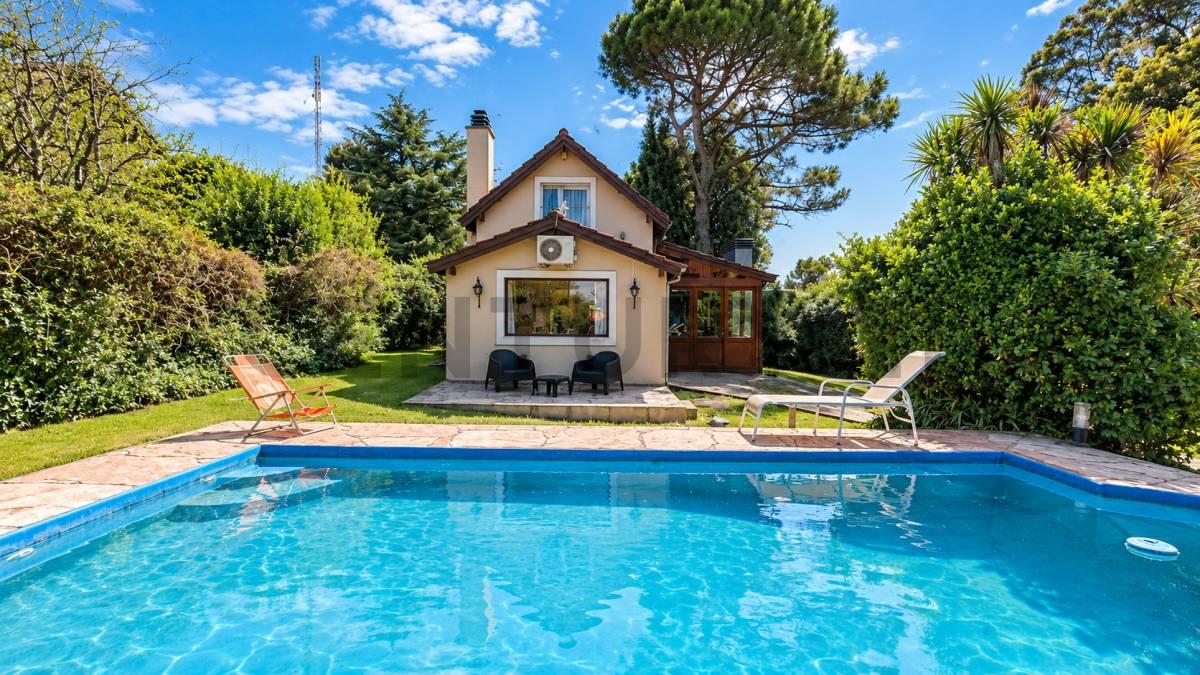 Venta de casa 3 ambientes con pileta y quincho, Sierra de los Padres, Mar del Plata. — foto 1