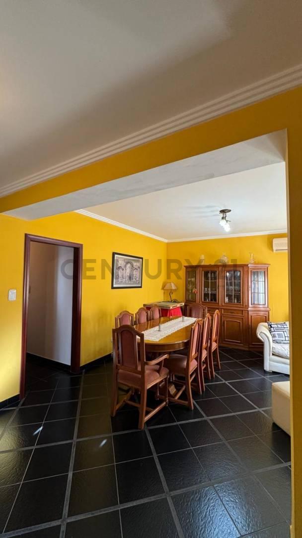CASA DE TRES DORMITORIOS CON PATIO Y PILETA — foto 1