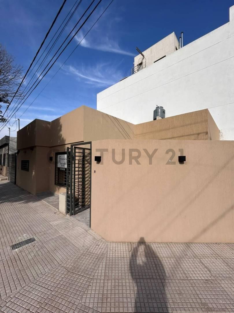 VENTA DE CASA ESTRENAR | 2 dormitorios, patio y cochera — foto 1