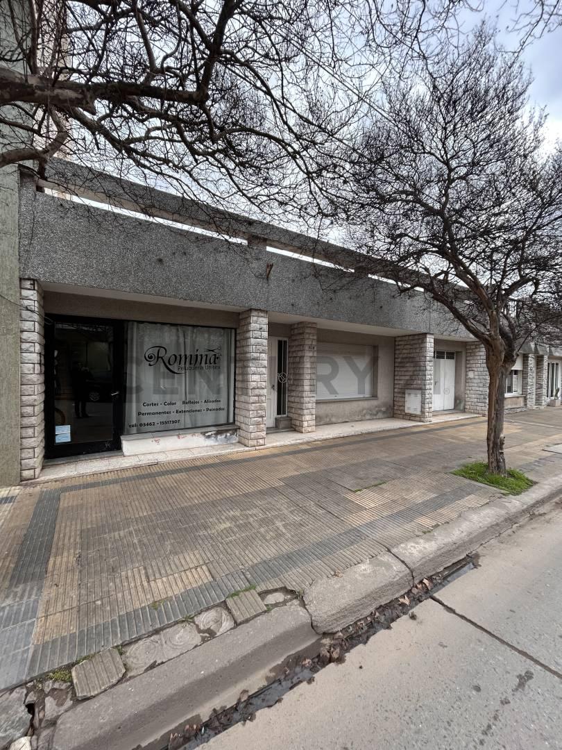 EN VENTA | CASA CÉNTRICA CON LOCAL COMERCIAL — foto 1