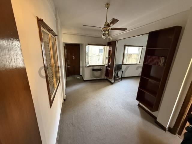 DEPARTAMENTO VENTA TRES AMBIENTES EN FLORES CON DEPENDENCIA — foto 1
