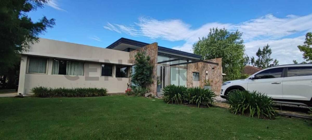 CASA EN CAMPOS DE ROCA A LA VENTA 4 DORMITORIOS — foto 1