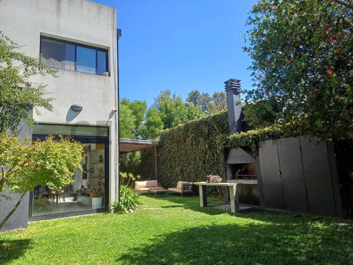 Casa a la venta 3 dormitorios, parque y parrilla en City bell — foto 1