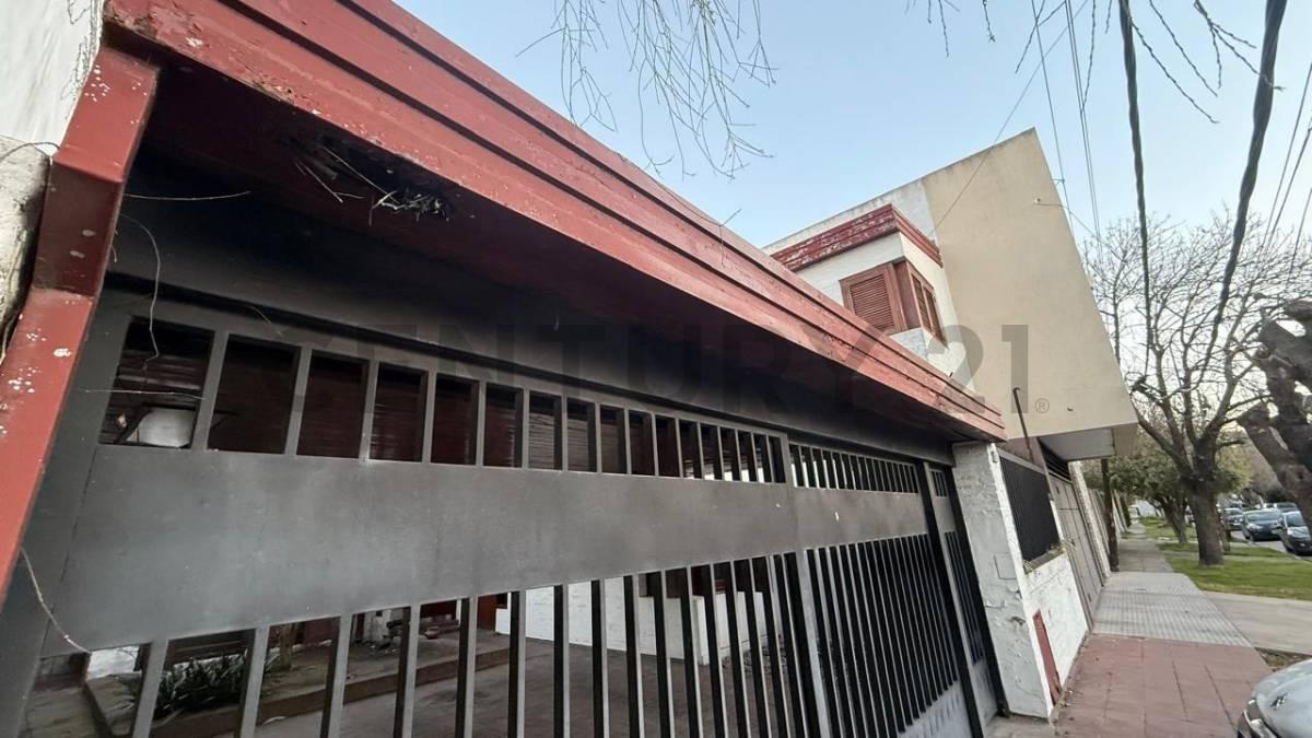 Casa a la Venta de 4 dormitorios, en La Plata, provincia Buenos Aires — foto 1