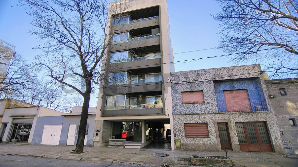 Semi Piso en Alquiler - 1 dormitorio con Cochera en La Plata — foto 1