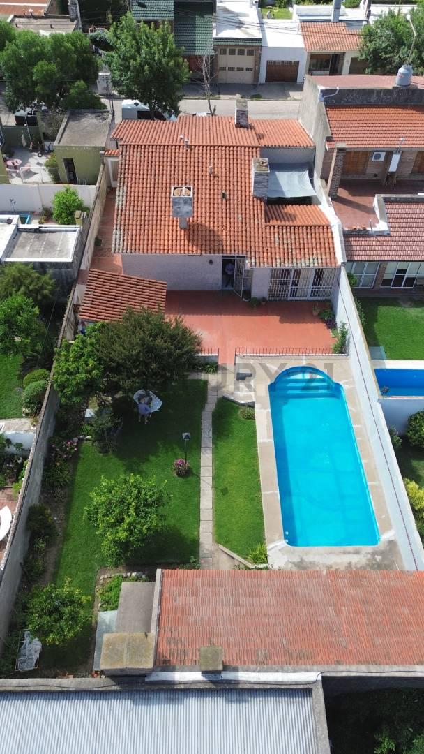 Elegancia y espacio: Casa con piso de mármol, patio de 40 m, patio de invierno y ubicación. VENADO T — foto 1