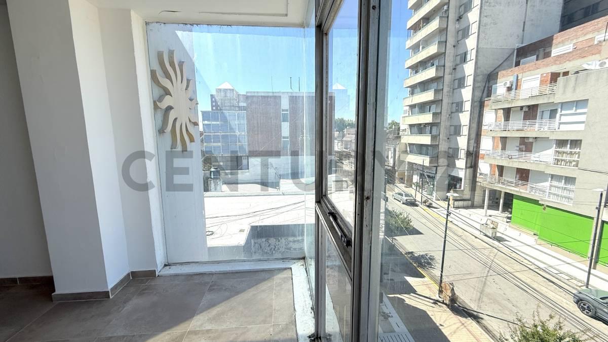 Departamento súper luminoso con vista privilegiada al centro-ideal Loft u Oficina. VENADO TUERTO — foto 1
