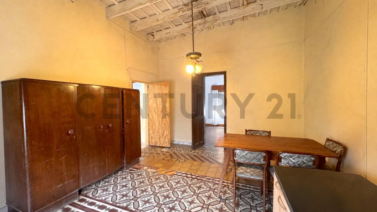 Casa de 2 dormitorios + Departamento de un dormitorio con garage- VENADO TUERTO — foto 1