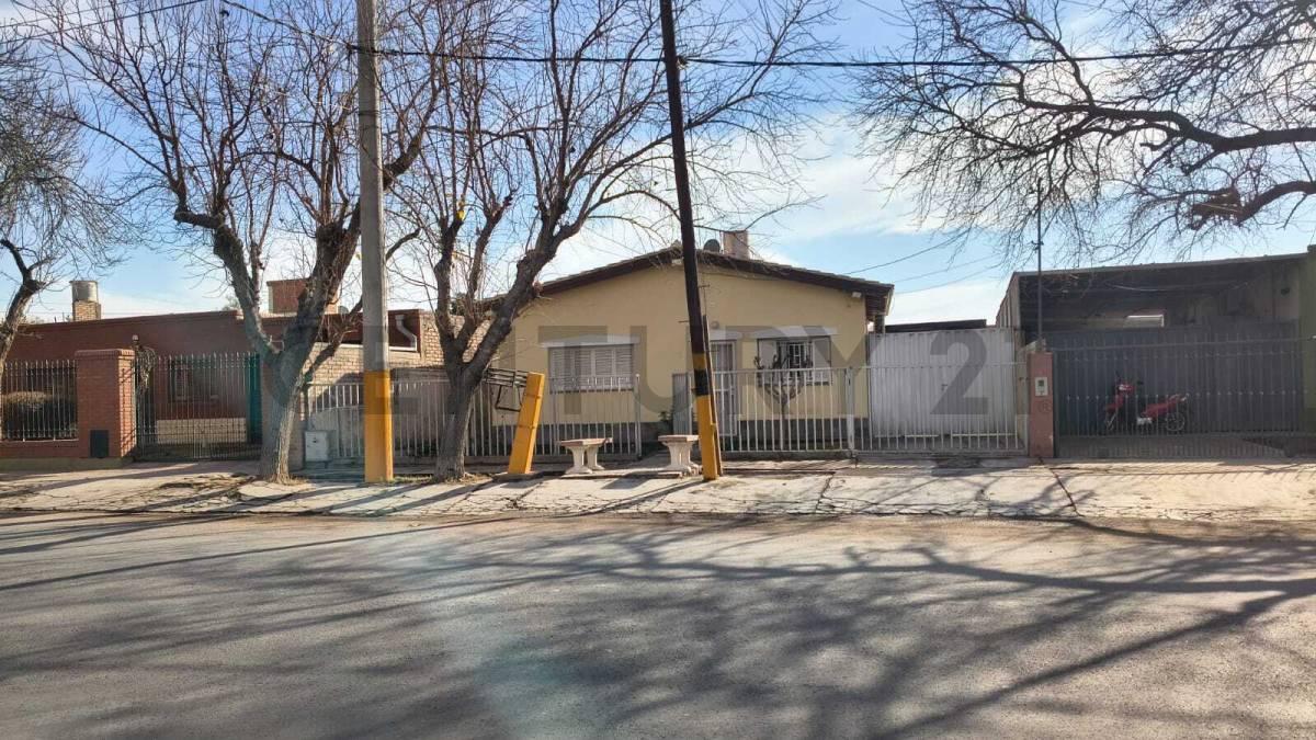 ¡Casa en Venta con Departamento Independiente y Excelente Potencial de Renta! — foto 1