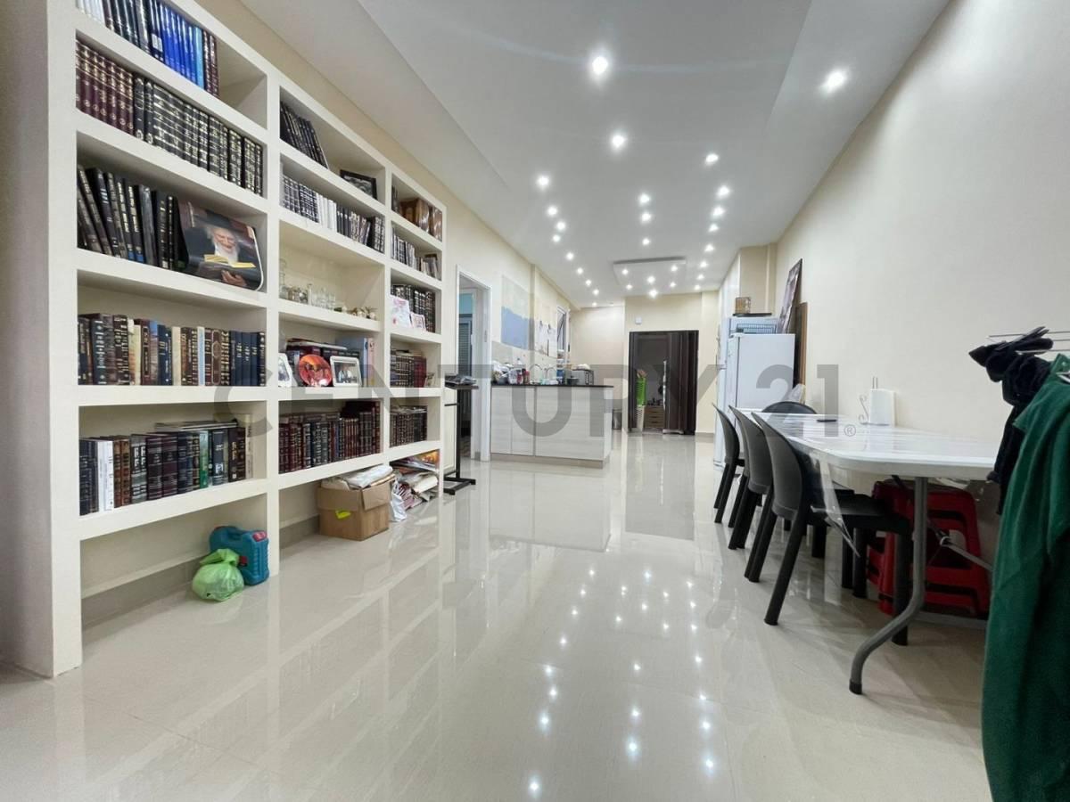 VENTA 4 AMBIENTES REFACCIONADO A NUEVO METRAJE + 66 M2 totales — foto 1