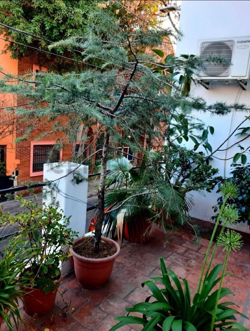 VENTA CASA RECICLADA 4 AMBIENTES EN PARQUE CHACABUCO - SIN EXPENSAS - SIN GASTOS DE COCHERA — foto 1