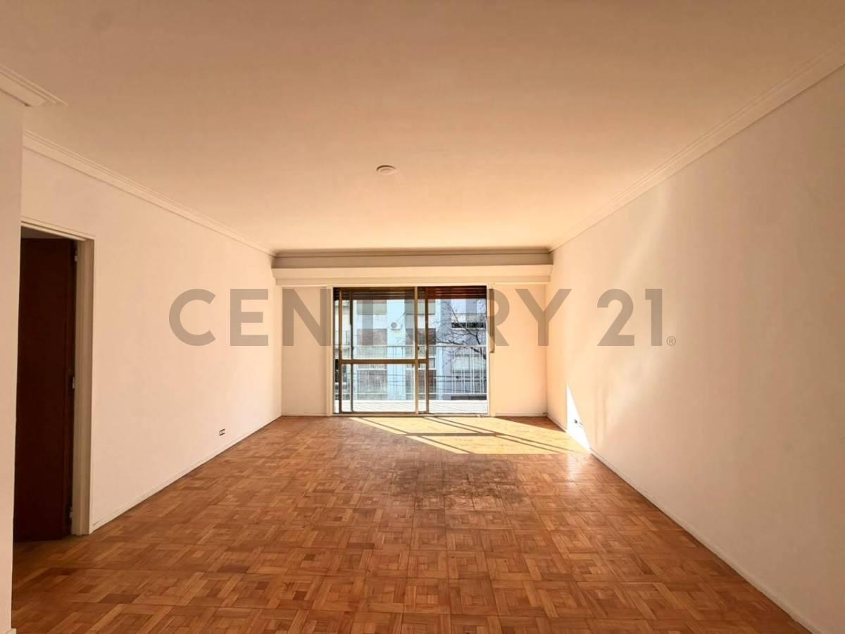 VENTA DEPARTAMENTO 3 AMBIENTES AL FRENTE CON BALCON CORRIDO Y BAULERA EN COLEGIALES. — foto 1
