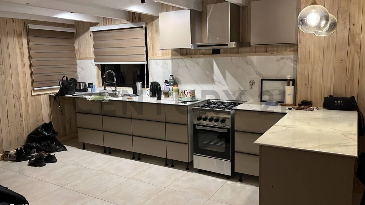 VENTA CASA SAN MARTIN DE LOS ANDES . Dúplex Moderno con Encanto Patagónico y Vista Abierta en San Ma — foto 1