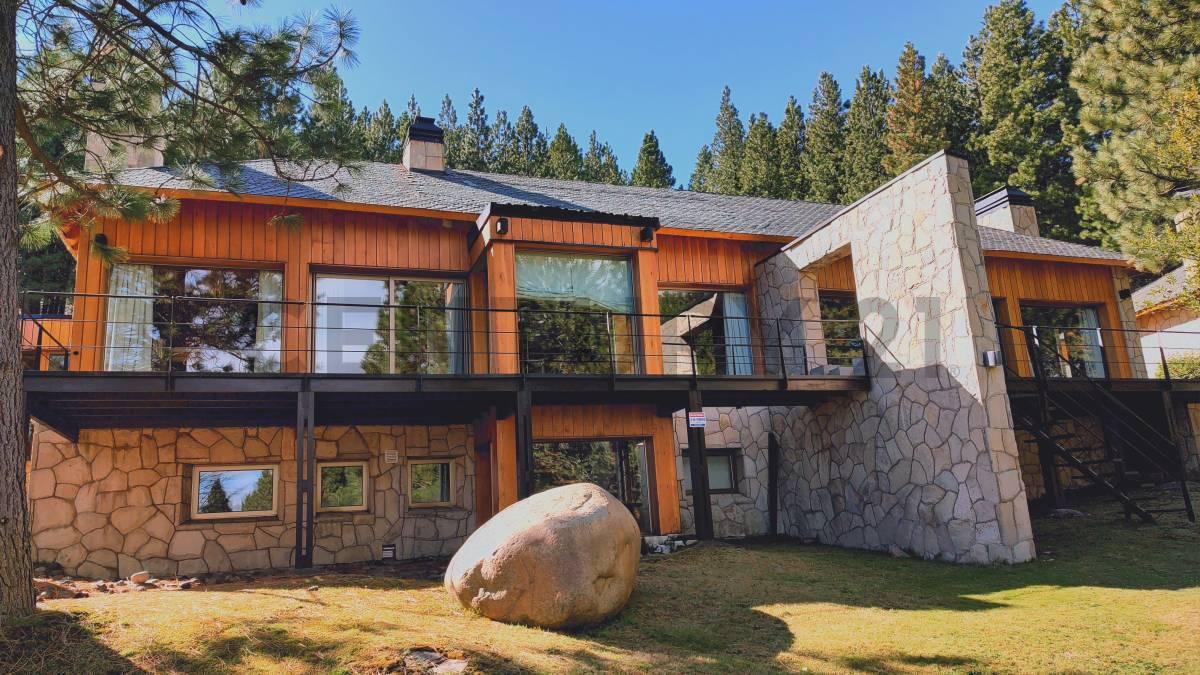 VENTA EXCLUSIVA CASA SAN MARTIN DE LOS ANDES. BARRIO CHAPELCO GOLF — foto 1