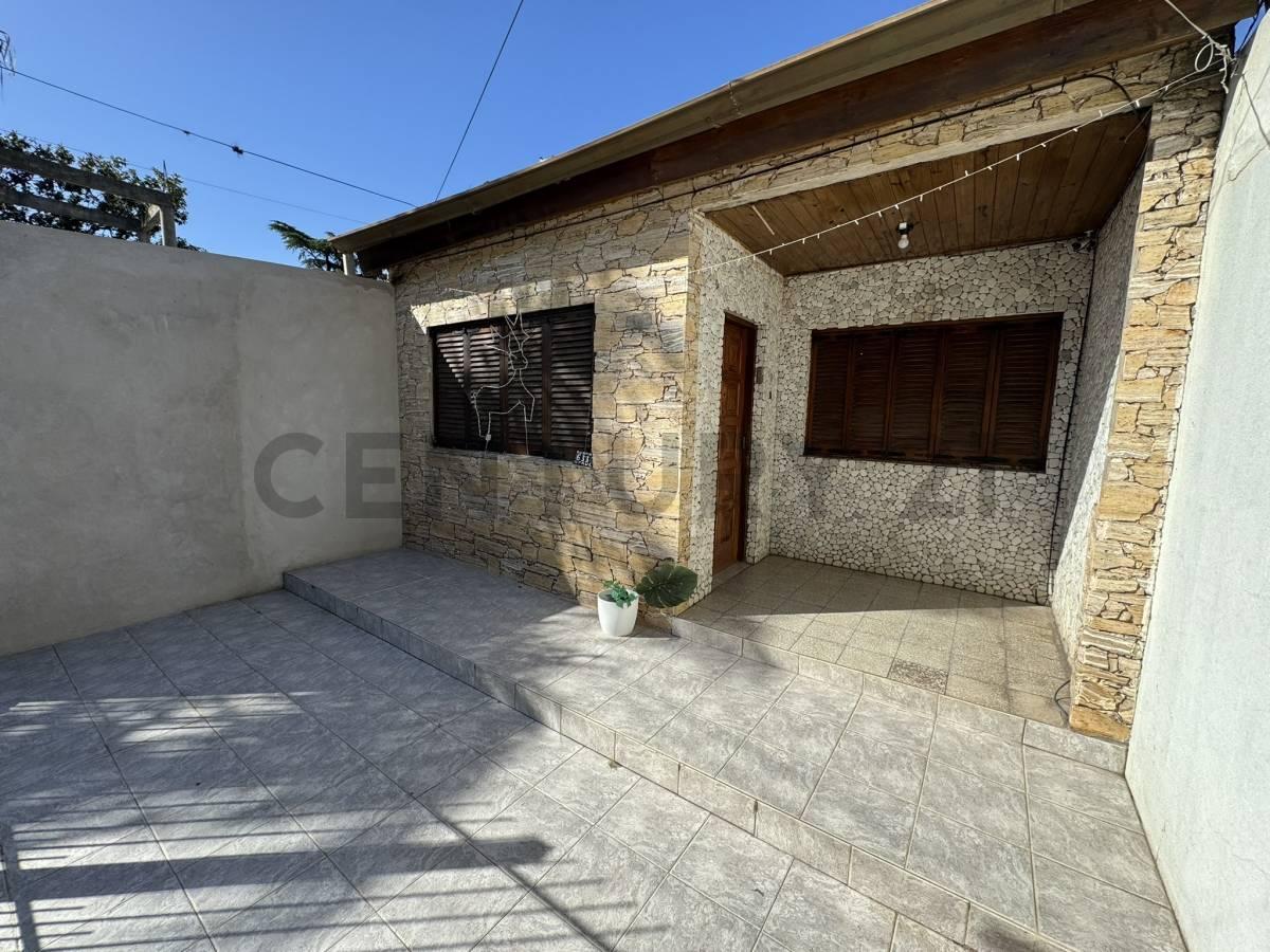 VENTA HERMOSA CASA EN MORENO-3 AMBIENTES – — foto 1