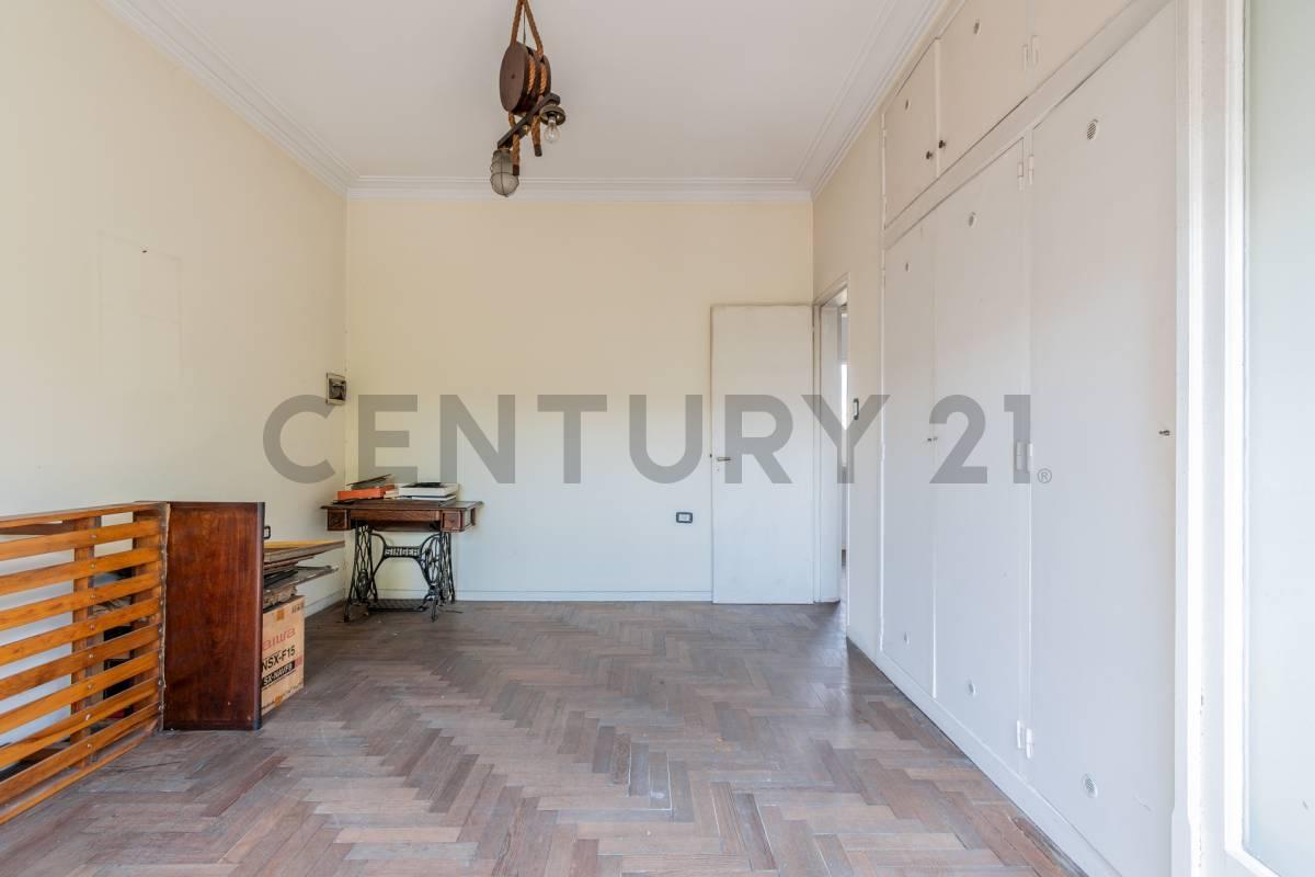Venta casa sobre lote propio de 4amb en Parque Avellaneda, zona residencial . — foto 1