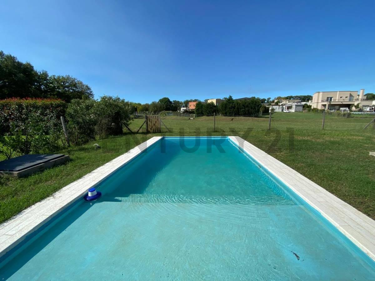 CASA CON PILETA AL AGUA EN SANTA ELENA — foto 1